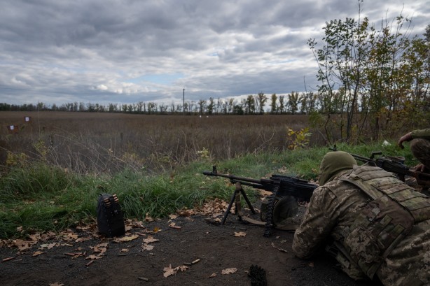 Ukraynalı askerlere keskin nişancılık eğitimi