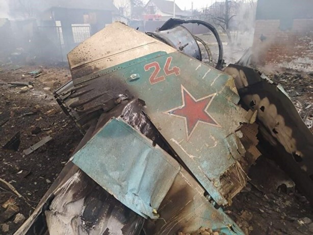 Foto - Ukraynalılar düşürülen Rus uçağının pilotunu yakaladı
