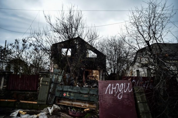 Foto - Ukraynalılar her evin kapısına yazdı, Ruslar umursamadı! Film gibi görüntüler