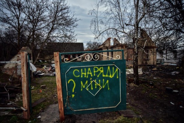 Foto - Ukraynalılar her evin kapısına yazdı, Ruslar umursamadı! Film gibi görüntüler