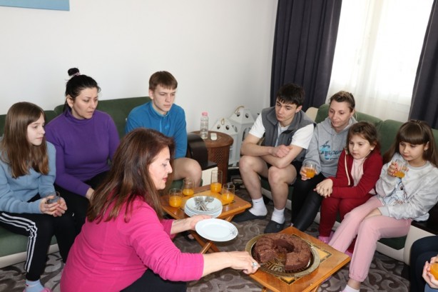 Foto - Ukraynalılara evini açtı! Gündem oldu
