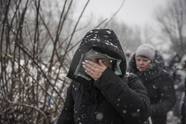 Foto - Ukraynalıların çilesi kar yağışı altında devam etti