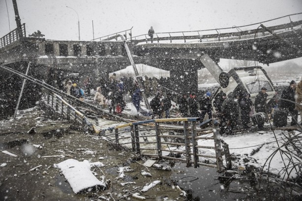 Foto - Ukraynalıların çilesi kar yağışı altında devam etti