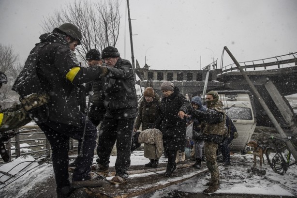 Foto - Ukraynalıların çilesi kar yağışı altında devam etti