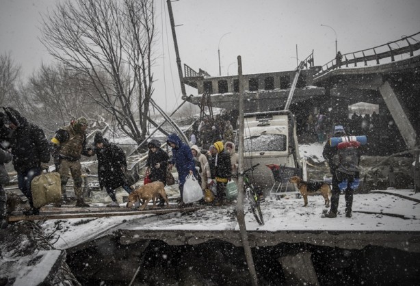 Foto - Ukraynalıların çilesi kar yağışı altında devam etti