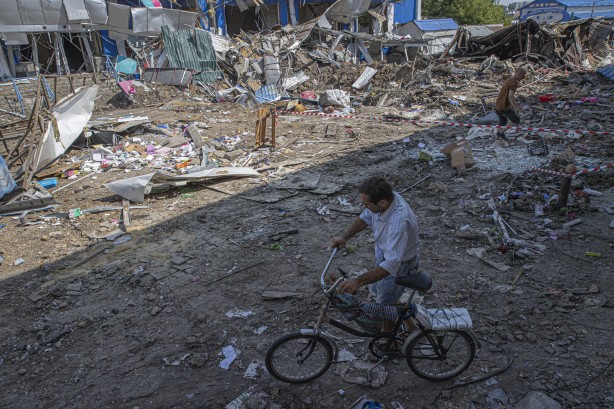 Foto - Ukrayna'nın Donetsk bölgesinde Rus hava saldırıları arttı