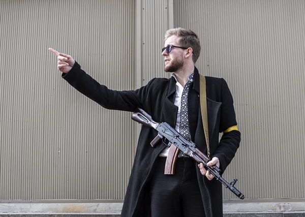 Foto - Ukrayna'nın en genç vekili silahlanıp Kiev sokaklarına indi