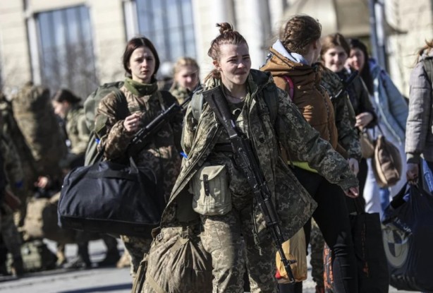 Foto - Ukrayna'nın kadın askerleri cepheye böyle gitti!