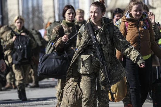 Foto - Ukrayna'nın kadın askerleri cepheye böyle gitti!
