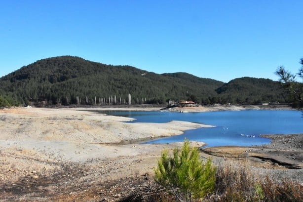 Foto - Ula Göleti'nde su seviyesinde düşüş