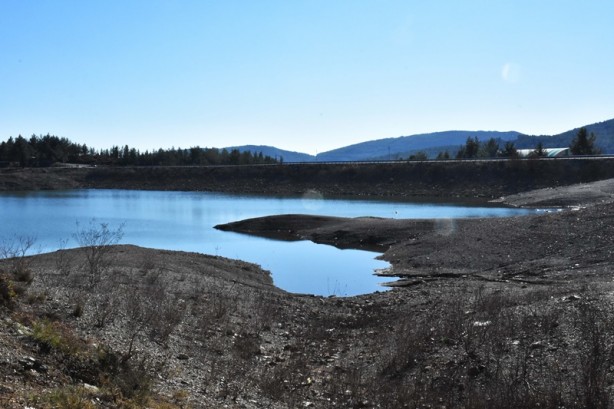 Foto - Ula Göleti'nde su seviyesinde düşüş