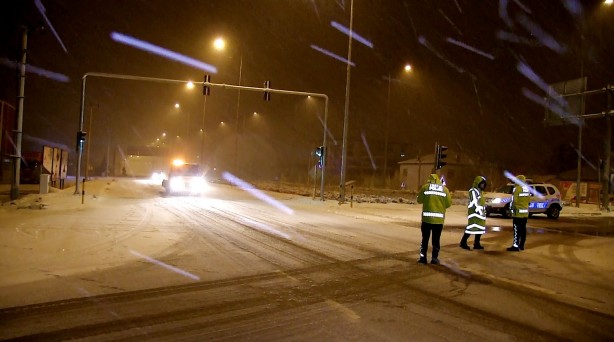 Foto - Ulaşıma kar ve tipi engeli! Aksaray-Konya karayolu trafiğe kapatıldı