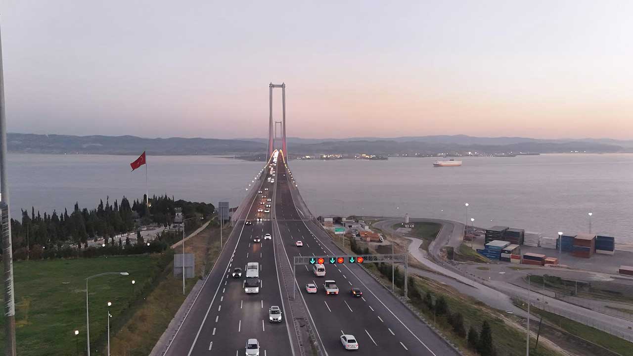 Ulaştırma ve Altyapı Bakanı Abdulkadir Uraloğlu: 1 yılda otoyol ve köprülerden 1,1 milyar araç geçti