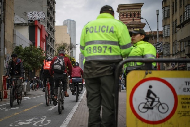Foto - Ülke bir anda ‘arabasız’ kaldı! Sebebi ise çok değişik…