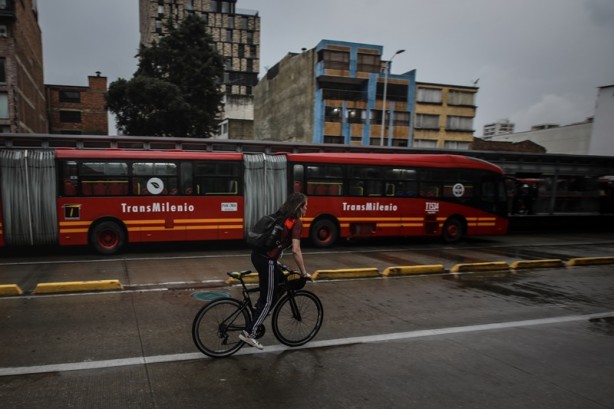 Foto - Ülke bir anda ‘arabasız’ kaldı! Sebebi ise çok değişik…