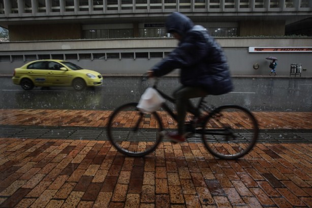 Foto - Ülke bir anda ‘arabasız’ kaldı! Sebebi ise çok değişik…