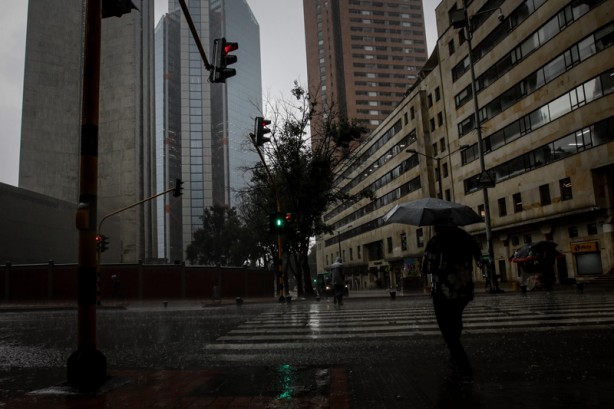 Foto - Ülke bir anda ‘arabasız’ kaldı! Sebebi ise çok değişik…