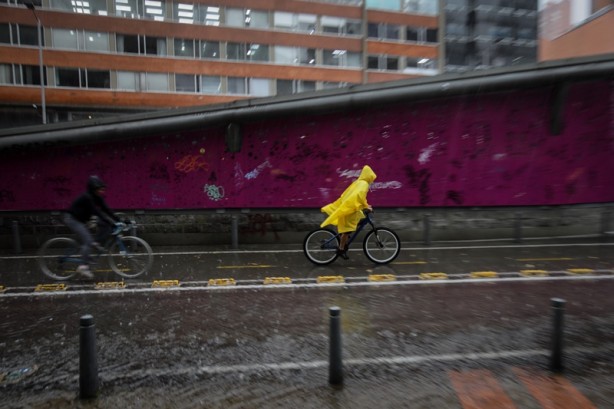 Foto - Ülke bir anda ‘arabasız’ kaldı! Sebebi ise çok değişik…