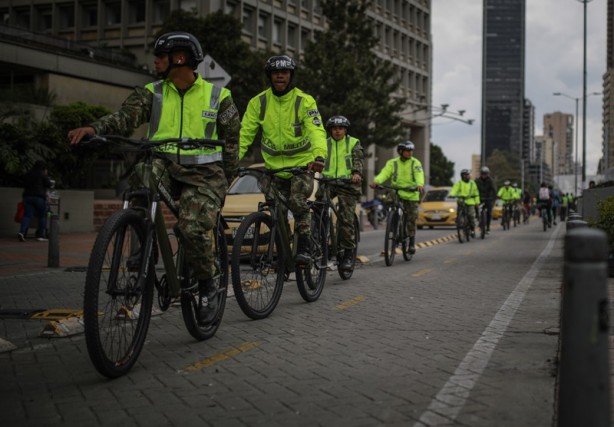 Foto - Ülke bir anda ‘arabasız’ kaldı! Sebebi ise çok değişik…