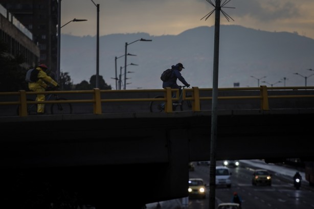 Foto - Ülke bir anda ‘arabasız’ kaldı! Sebebi ise çok değişik…