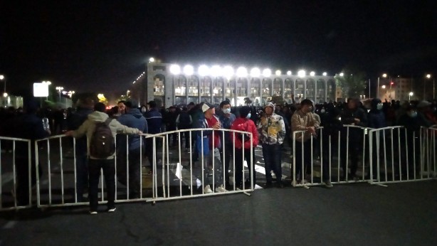 Foto - Ülke karıştı! Göstericiler cezaevinden cumhurbaşkanını kaçırdı