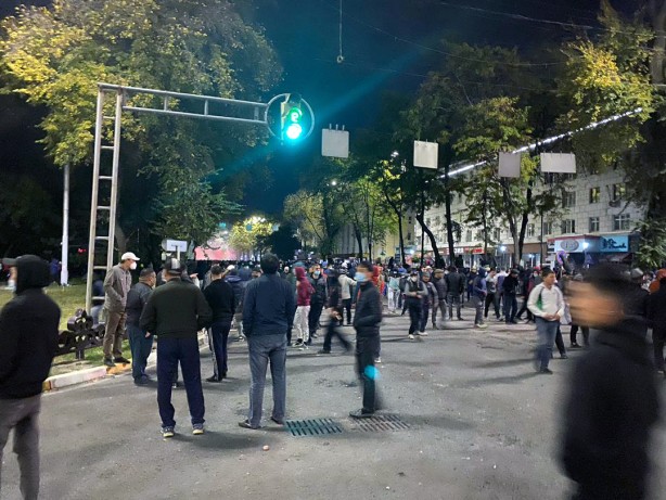 Foto - Ülke karıştı! Göstericiler cezaevinden cumhurbaşkanını kaçırdı