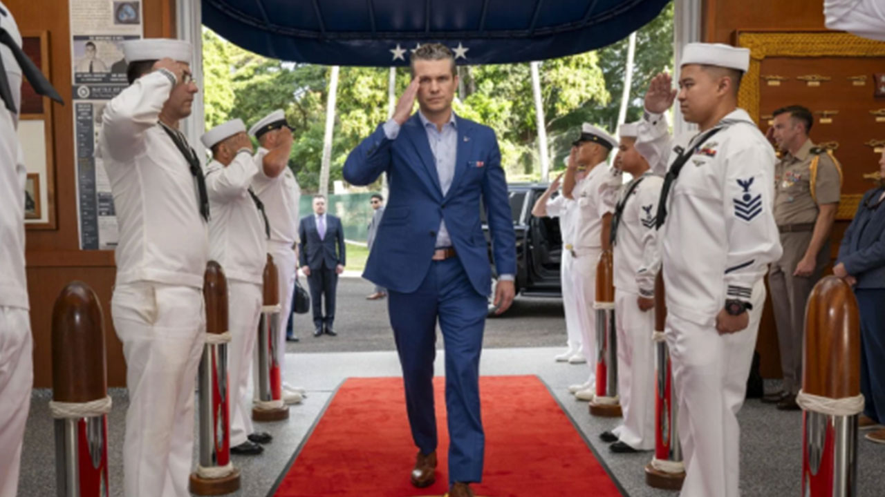 Foto - Ülke kaynıyor! Savunma bakanı kardeşini işe aldı