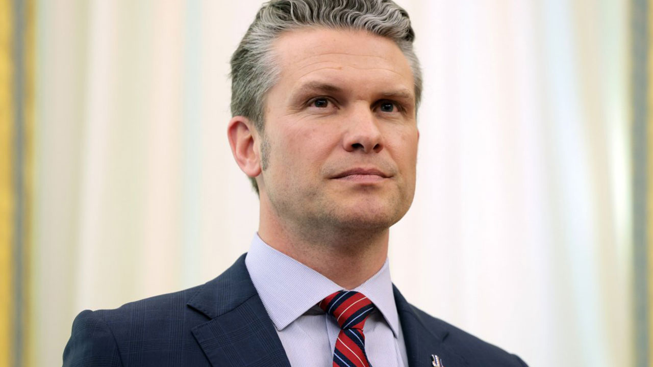 Foto - Ülke kaynıyor! Savunma bakanı kardeşini işe aldı