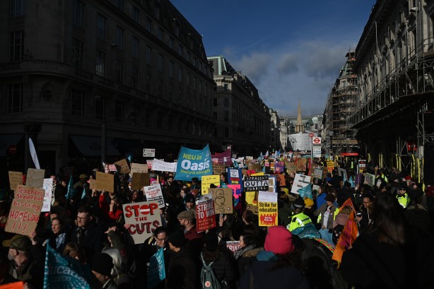Foto - Ülke tarihinin en büyük eylemi! Yarım milyon kişi greve başladı