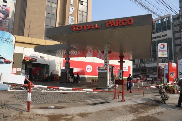 Foto - Ülkede akaryakıt krizi! Benzin istasyonlarında uzun kuyruklar oluştu