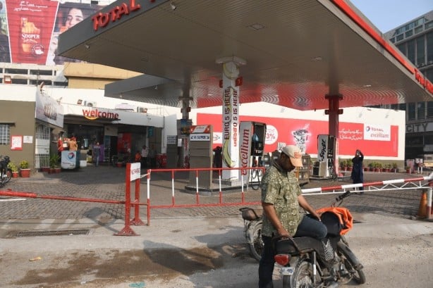 Foto - Ülkede akaryakıt krizi! Benzin istasyonlarında uzun kuyruklar oluştu