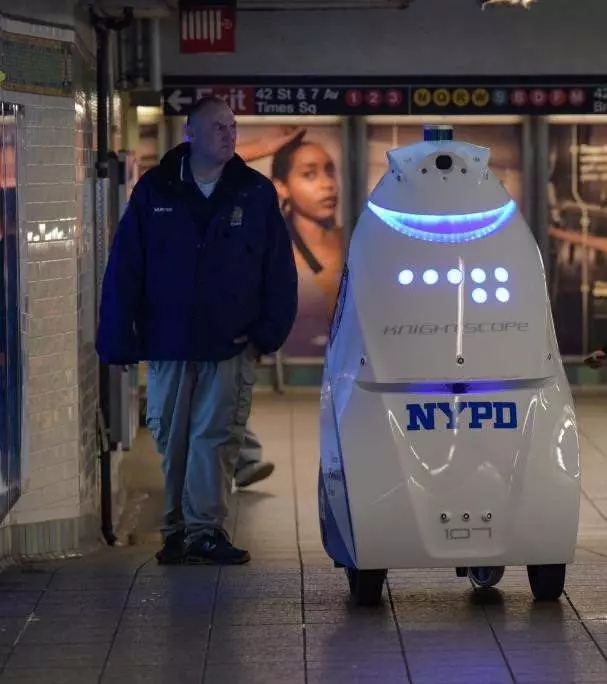 Foto - Ülkede gündem olan olay! Robot işinden kovuldu