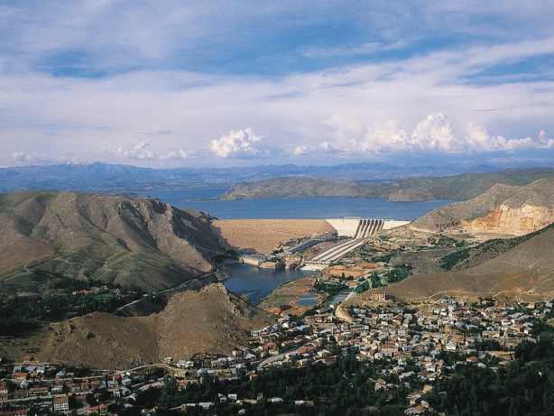 Ülkelerinde dev maden yatakları var! Resmen fışkırıyor... Komşu Türkiye'ye beklenmedik teklifi yaptı