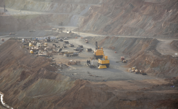 Foto - Ülkelerinde dev maden yatakları var! Resmen fışkırıyor... Komşu Türkiye'ye beklenmedik teklifi yaptı
