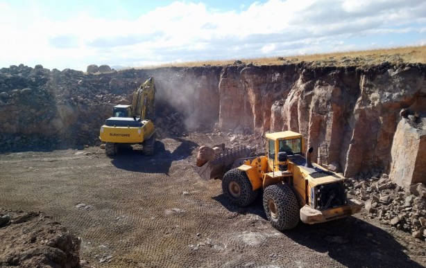 Foto - Ülkelerinde dev maden yatakları var! Resmen fışkırıyor... Komşu Türkiye'ye beklenmedik teklifi yaptı