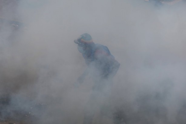 Foto - Ülkenin başbakanı kaçtı, protestocular başbakanlık binasını bastı!
