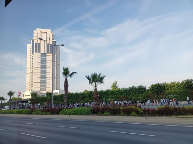 Foto - Ülkenin gençleri perişansa bu kuyruk ne?