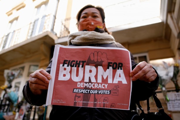 Foto - Ülkesindeki darbeyi desteklemeyen Büyükelçi, elçilik binasına alınmadı