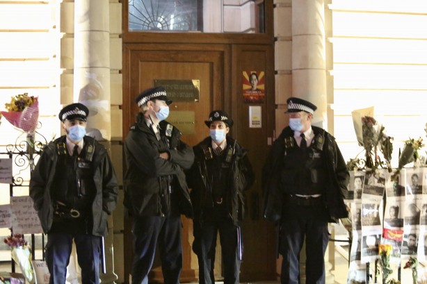 Foto - Ülkesindeki darbeyi desteklemeyen Büyükelçi, elçilik binasına alınmadı