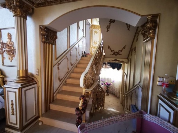 Foto - Ülkeyi sallayan operasyon: Polisin evinde altın kaplama tuvalet çıktı!