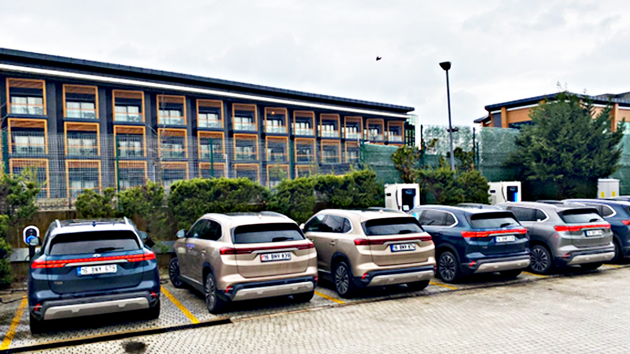 Foto - Ülkücüyüm diyen Yeniçağ, Alman avukatlığına soyundu!