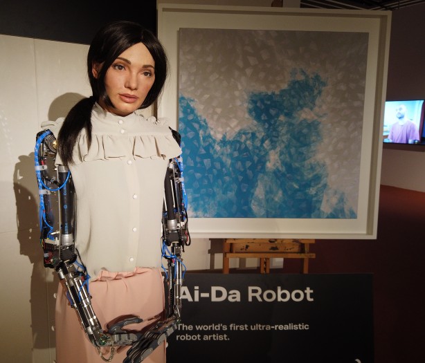 Foto - Ultra gerçekçi robot Ai-Da, Mısır ile İngiltere'yi karşı karşıya getirdi! Gözaltına alındı