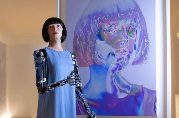 Foto - Ultra gerçekçi robot Ai-Da, Mısır ile İngiltere'yi karşı karşıya getirdi! Gözaltına alındı