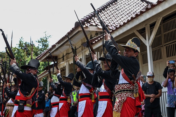 Foto - Ulu Cami doldu taştı! Bakın Endonezya’da bayram nasıl kutlanıyor