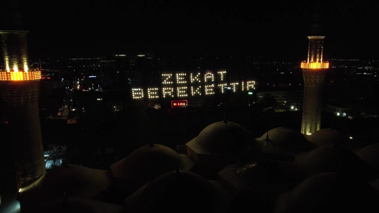 Ulu Cami’nin minarelerinden Uludağ’a uzanan ışık! “Zekat Berekettir”