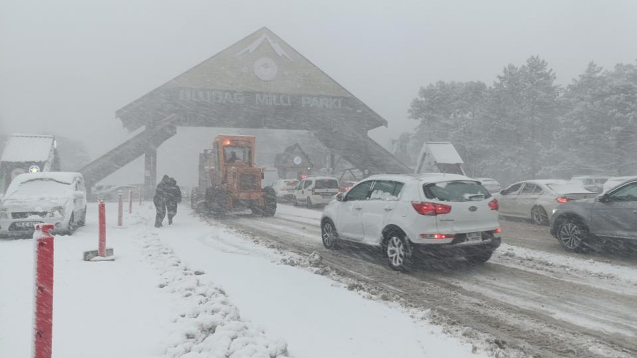 Uludağ’a gidenler dikkat! Zincirsiz araç girişi yasaklandı
