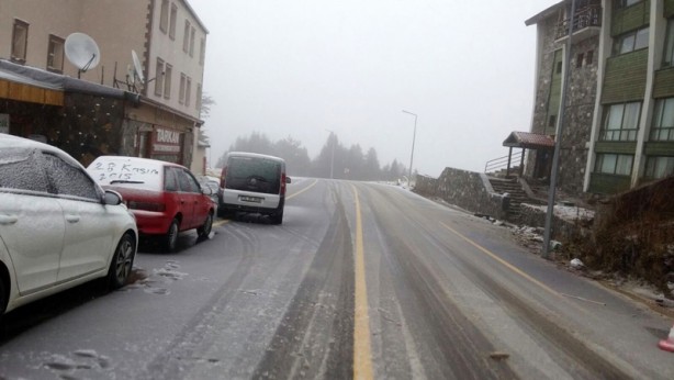 Foto - Uludağ'a mevsimin ilk karı yağdı! Kış mevisi yüzünü gösterdi
