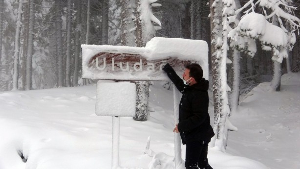 Uludağ'da kar kalınlığı 40 santimetreyi buldu!
