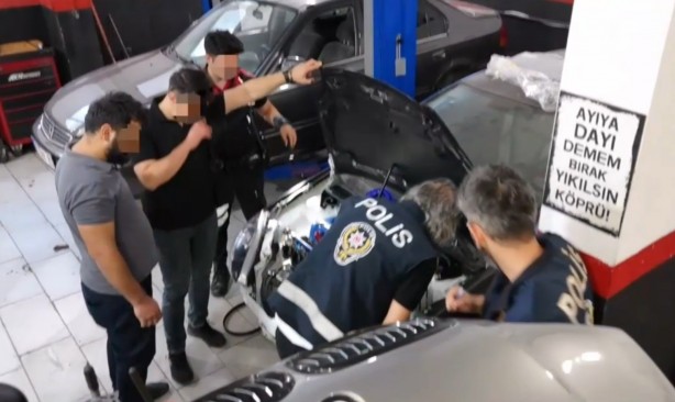 Foto - Uluslararası 'change' şebekesine İzmir merkezli operasyon