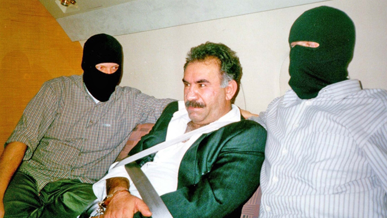 Ümit Özdağ paparaziliğe soyundu